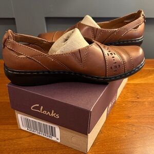 Clarks Women’s Carmel Brown Leather Slip-On Shoes New in Box